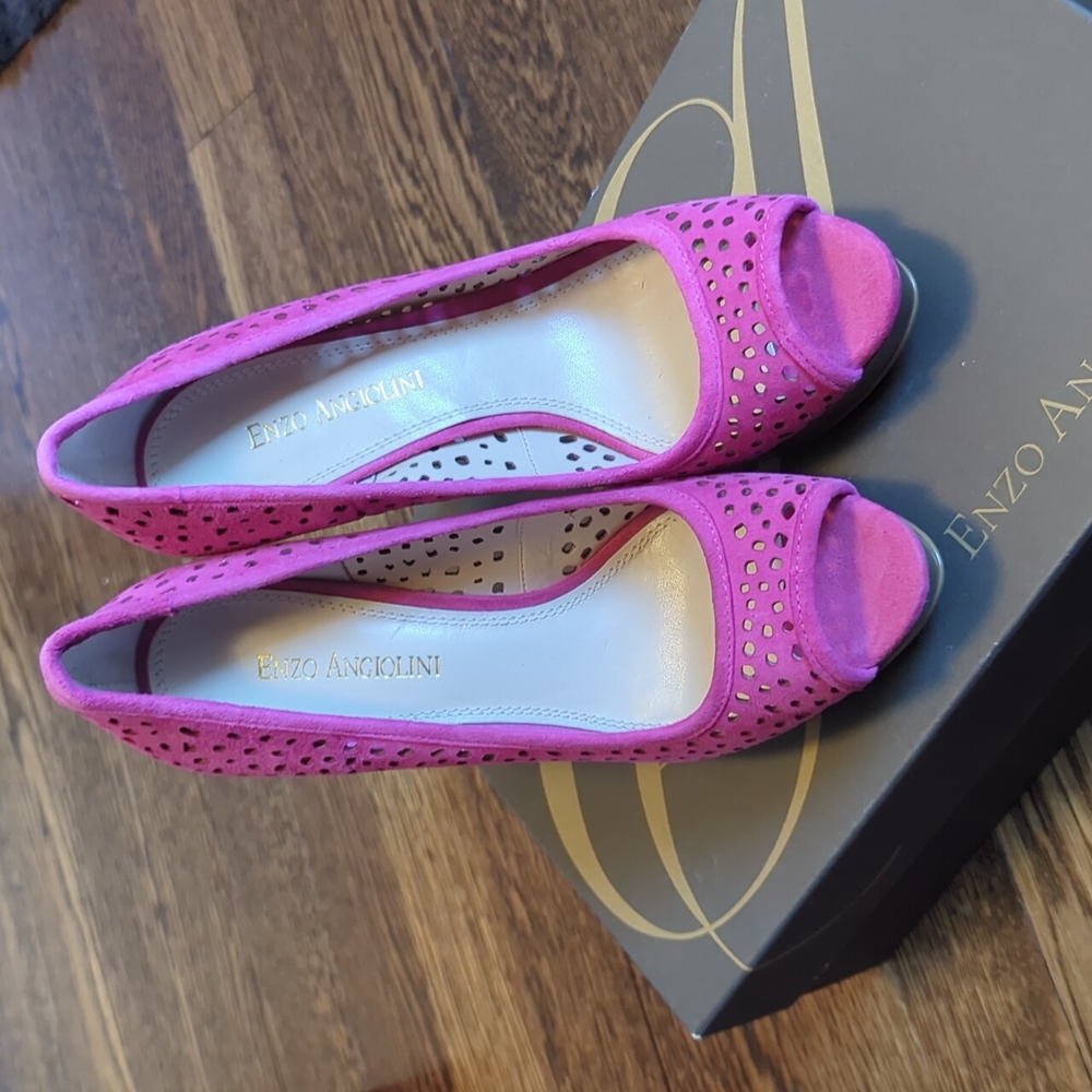 Enzo angiolini hot pink suede cutout pumps